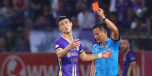 Thẻ đỏ cấm mấy trận? Bật mí chi tiết về luật thẻ phạt