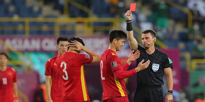 Ngăn đối phương ghi bàn là lỗi nghiêm trọng